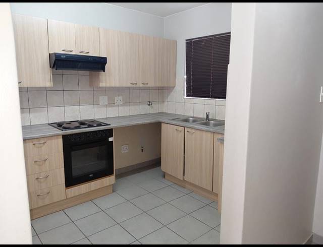2 BEDROOM PROPERTY TO RENT IN VAN DYK PARK